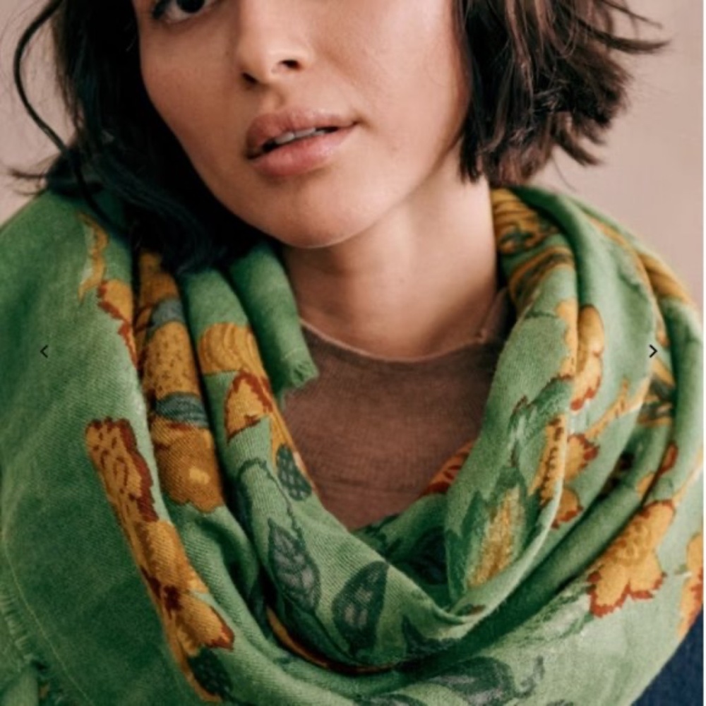 Sezane Pio Scarf in Khaki retro flowers